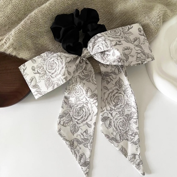 Accessories - Hair bow Scrunchie NEW NWT Floral Vintage Inspired Cottagecore Romantic Feminine